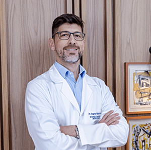 Dr. Rogério Gomide - um dos ortopedistas especialistas da Clínica Ortovita